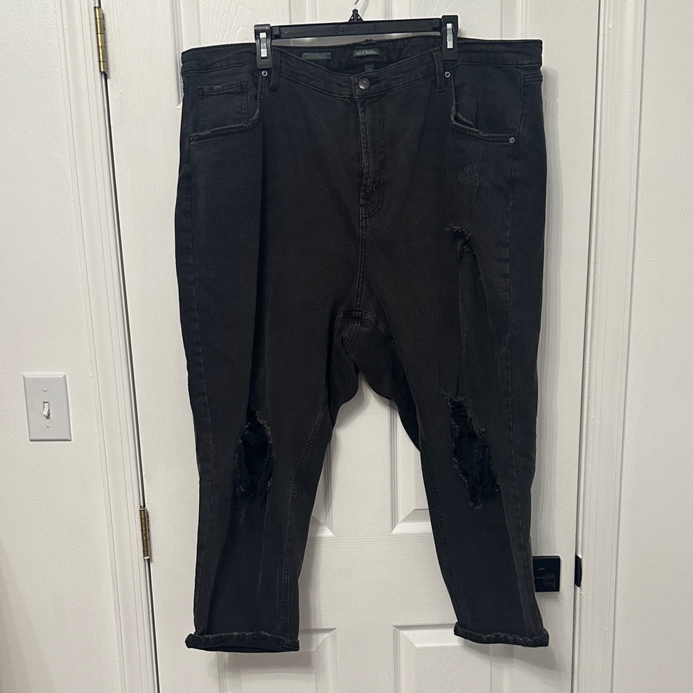 Plus Women’s Black Distressed Jeans